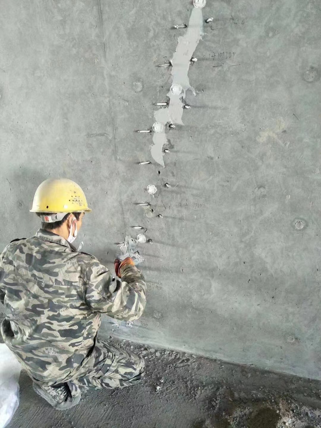宣化混凝土楼板裂缝加固施工的方案